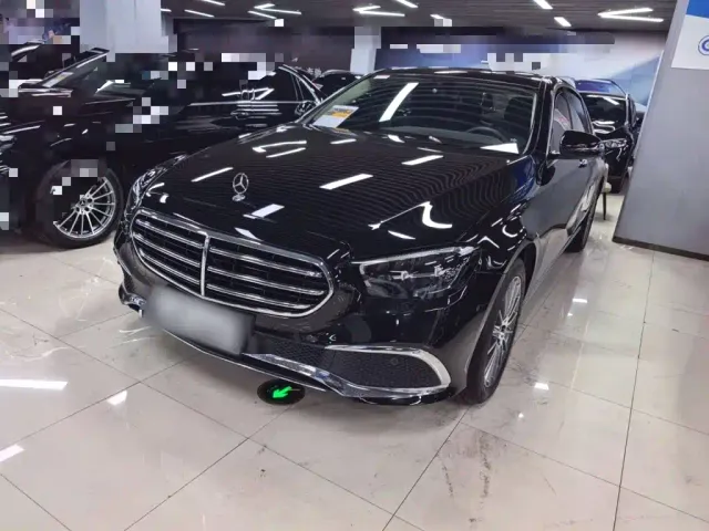 Mercedes-Benz E-Class — Фото автомобиля 3