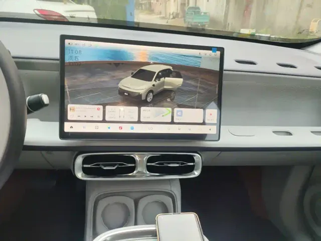 Leapmotor B10 — Фото автомобиля 12