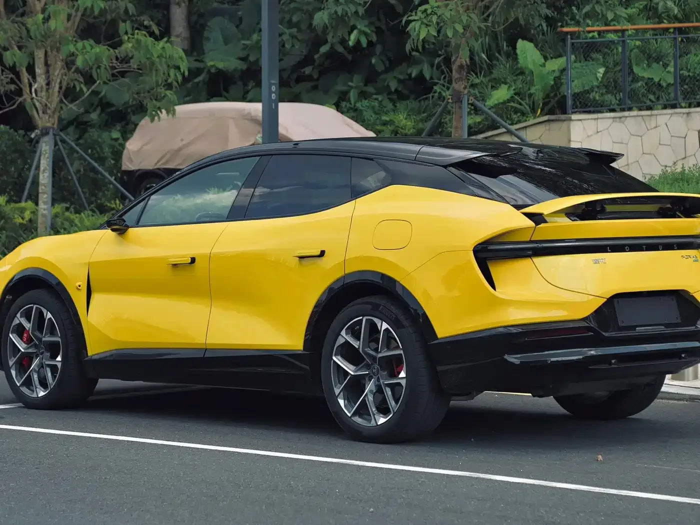 Lotus Cars Lotus FOR ME 2026 Base Model 5-Seater — Фото автомобиля 3