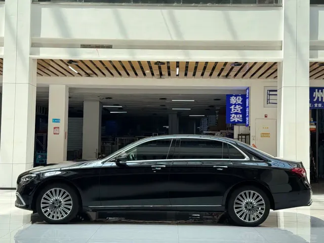 Mercedes-Benz E-Class — Фото автомобиля 8