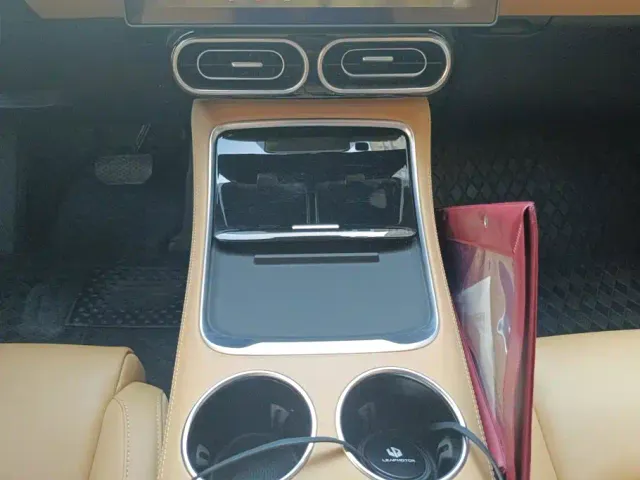 Leapmotor C11 — Фото автомобиля 16