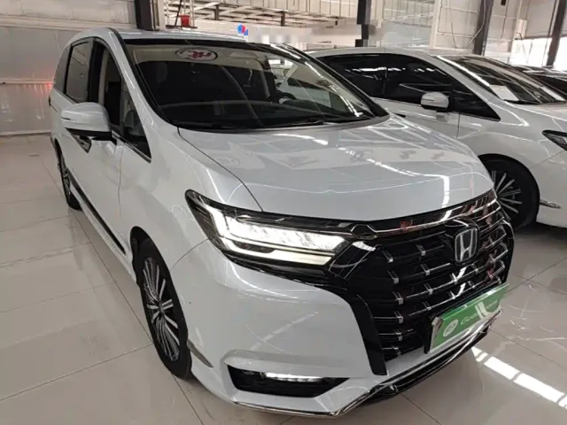 Honda Elysion — Фото автомобиля 3