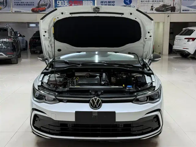 Volkswagen Golf — Фото автомобиля 7