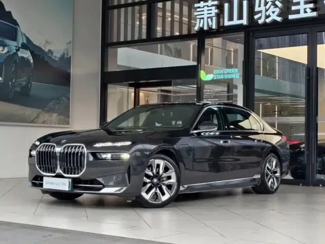 Фотография автомобиля — BMW i7