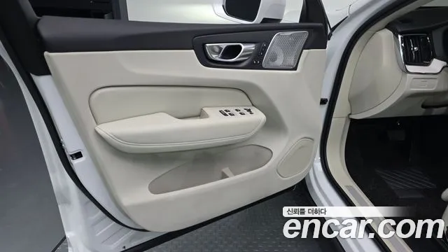 Volvo XC60 Generation 2 — Фото автомобиля 23