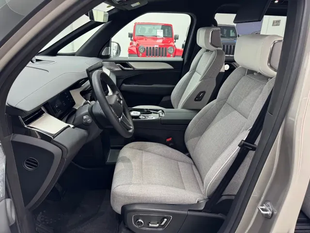 Volvo EM90 — Фото автомобиля 10