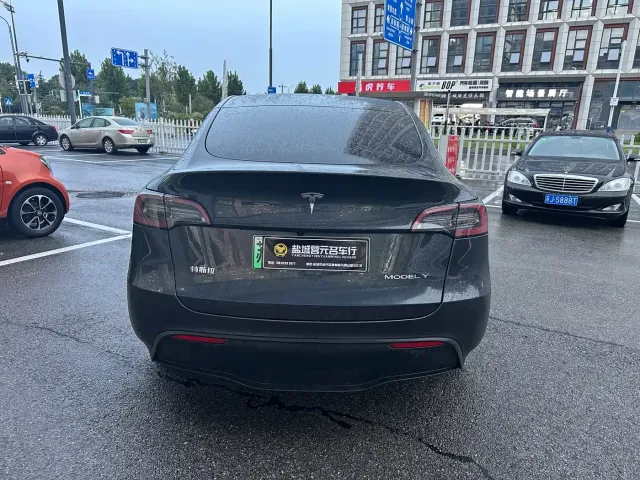 Tesla Model Y 2024 Rear-Wheel Drive Version — Фото автомобиля 9