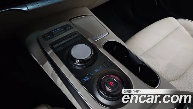 Genesis GV70 — Фото автомобиля 12