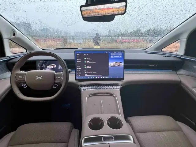 Xpeng X9 — Фото автомобиля 14