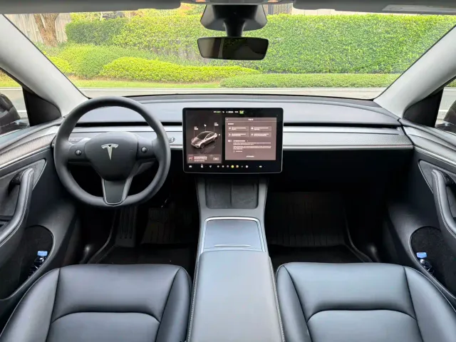 Tesla Model Y — Фото автомобиля 6