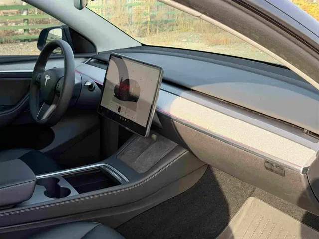 Tesla Model Y — Фото автомобиля 12