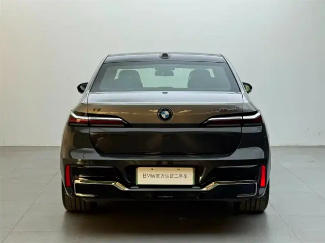 BMW i7 M70L — Фото автомобиля 5