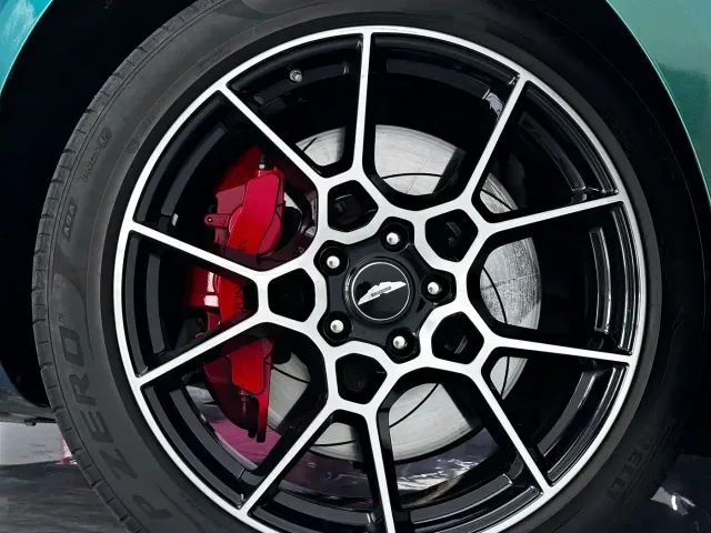 Aston Martin DBX — Фото автомобиля 8