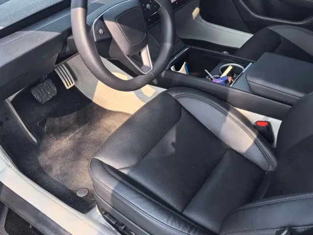 Tesla Model 3 — Фото автомобиля 6