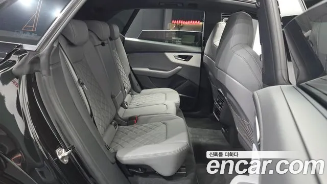 Audi Q8 55 TFSI quattro Premium — Фото автомобиля 11