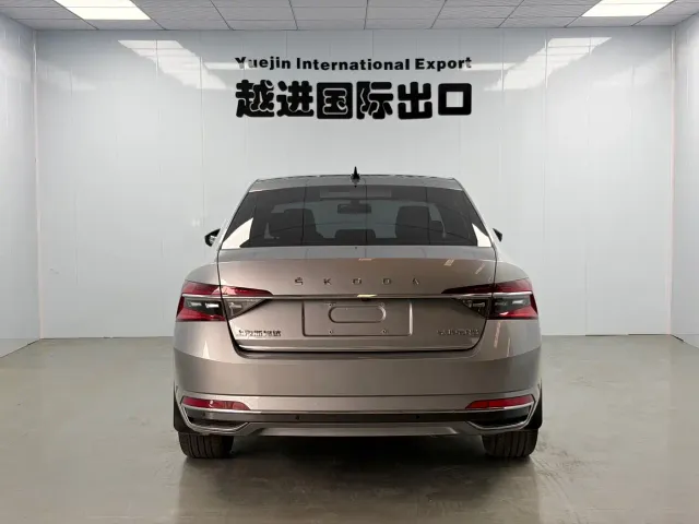 Skoda Superb — Фото автомобиля 9