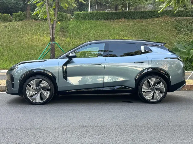 Lynk & Co 08 EM-P — Фото автомобиля 3