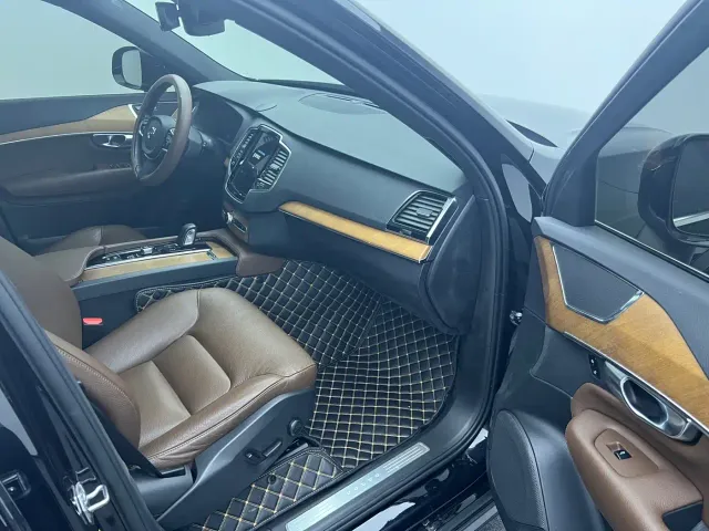 Volvo XC90 — Фото автомобиля 19