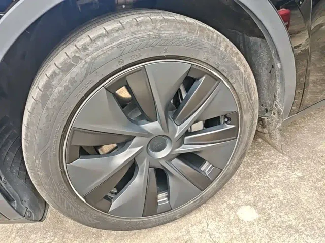 Tesla Model Y — Фото автомобиля 22