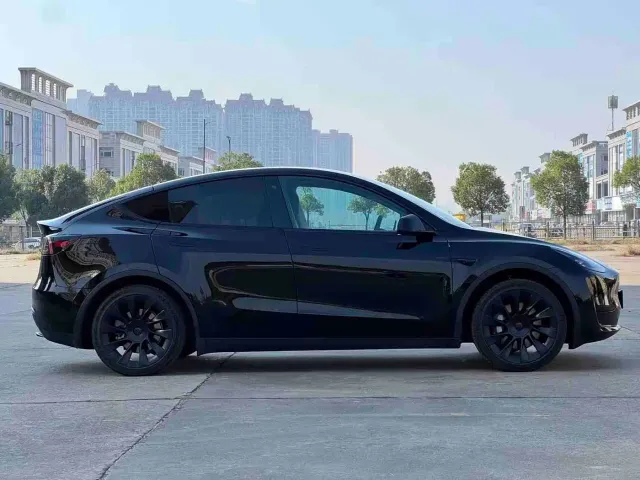 Tesla Model Y — Фото автомобиля 11