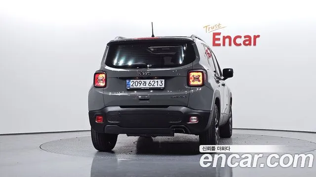 Jeep Renegade — Фото автомобиля 3