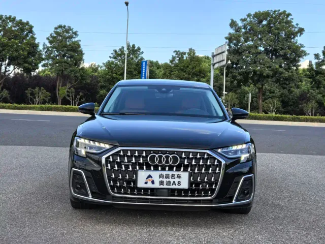 Audi A8 — Фото автомобиля 2