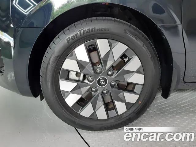 Hyundai Staria Staria 4WD Lounge 7 мест — Фото автомобиля 5