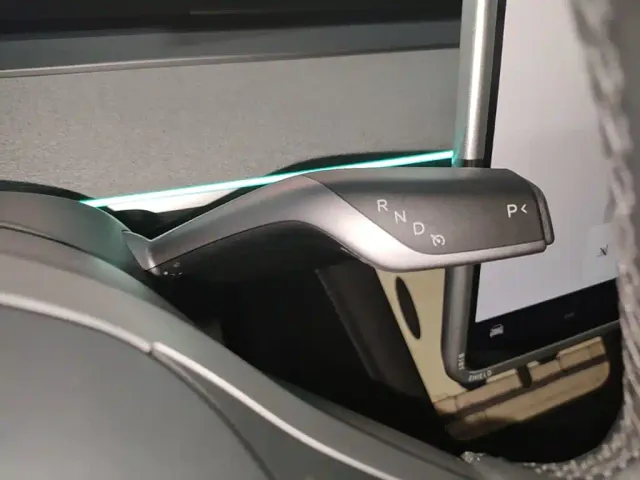 Tesla Model Y — Фото автомобиля 13