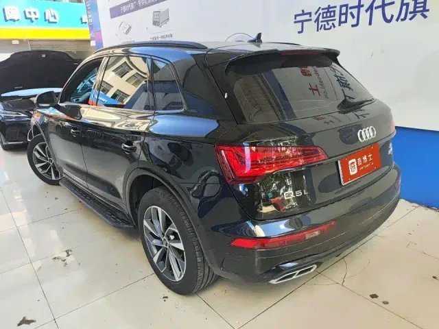 Audi Q5L — Фото автомобиля 13