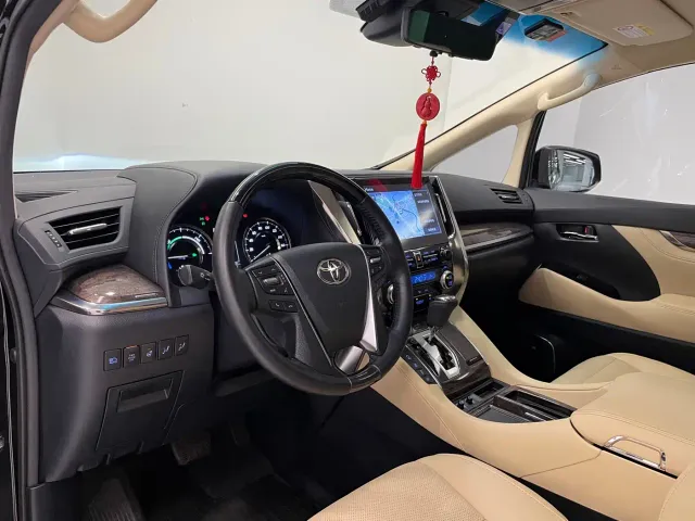 Toyota Alphard — Фото автомобиля 12