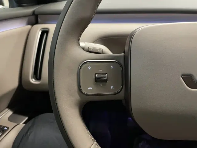 Li Auto Li Xiang L9 2026 Base Model — Фото автомобиля 21
