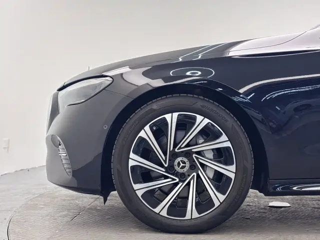 Mercedes-Benz E-Class — Фото автомобиля 11