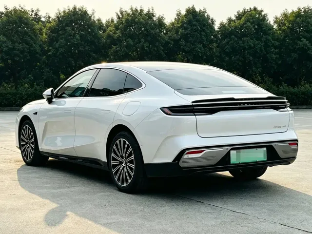 Geely Galaxy Xingyao 8 — Фото автомобиля 6