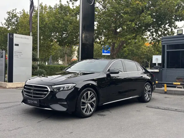 Фотография автомобиля — Mercedes-Benz E-Class