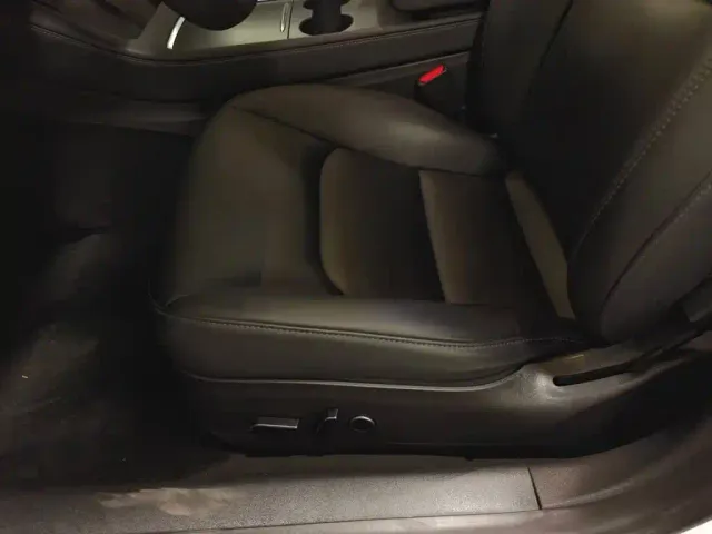 Tesla Model 3 — Фото автомобиля 20