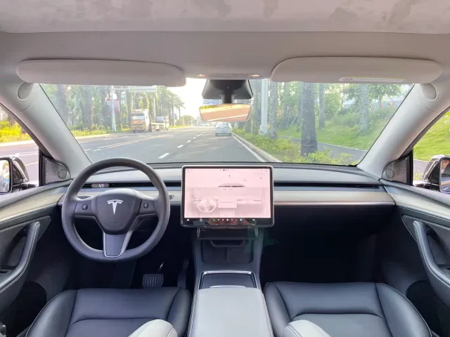 Tesla Model Y — Фото автомобиля 5