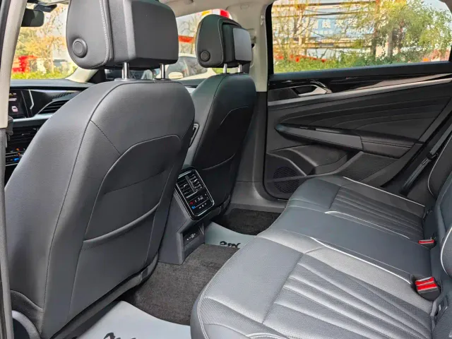Volkswagen Passat — Фото автомобиля 6