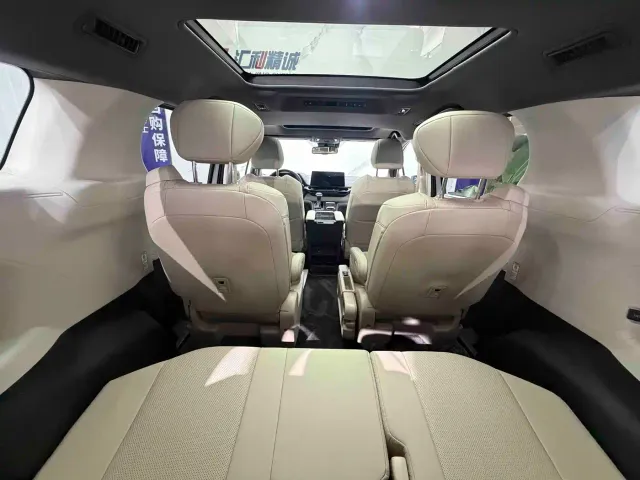 Toyota Sienna — Фото автомобиля 16