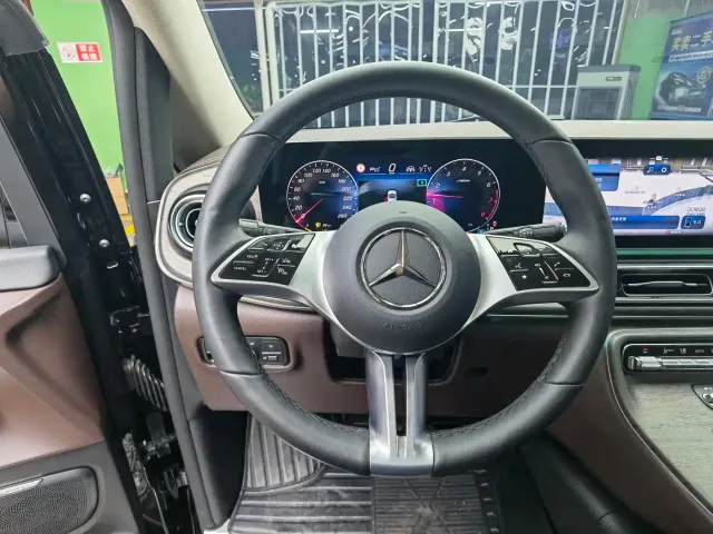 Mercedes-Benz V-Class — Фото автомобиля 11