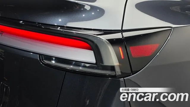 Tesla Model Y — Фото автомобиля 8