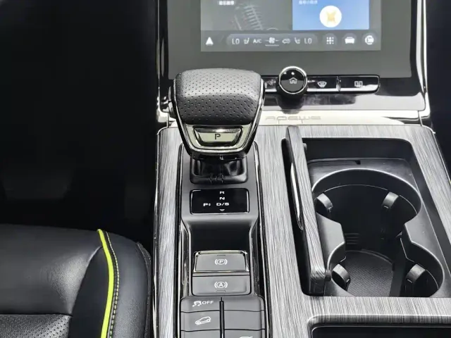 Roewe RX5 — Фото автомобиля 13
