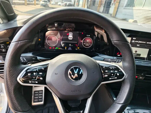 Volkswagen Golf — Фото автомобиля 12