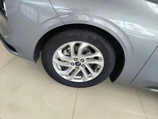 Ford Mondeo — Фото автомобиля 24