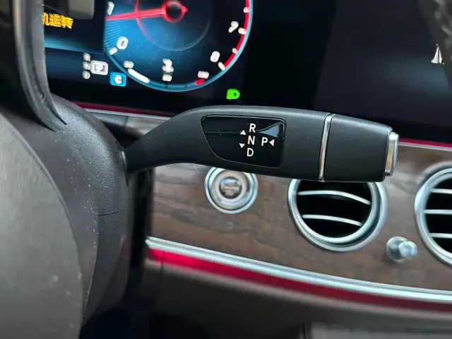 Mercedes-Benz E-Class — Фото автомобиля 22