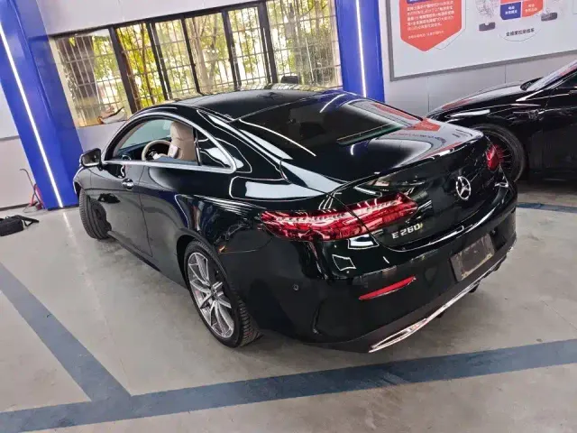 Mercedes-Benz E-Class — Фото автомобиля 12