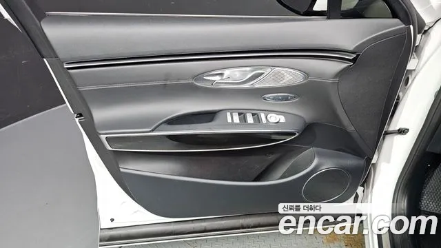 Genesis GV70 — Фото автомобиля 24