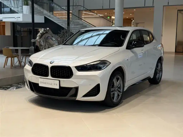 Фотография автомобиля — BMW X2