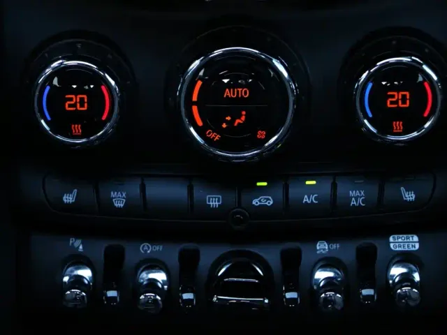 MINI Hatch — Фото автомобиля 24