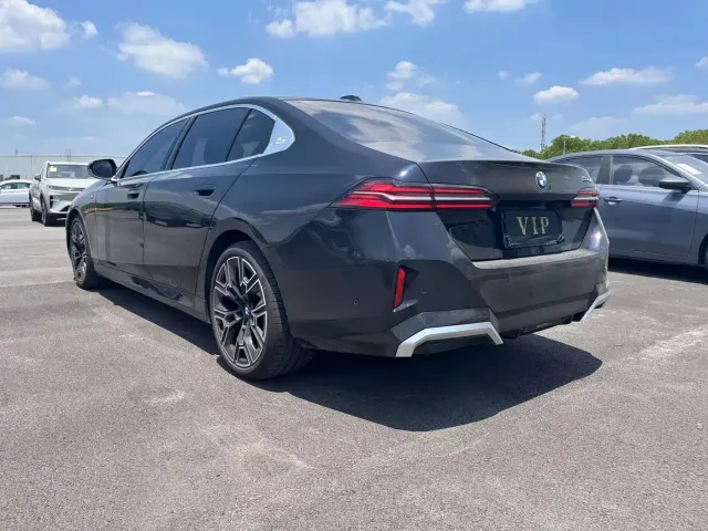 BMW 5 Series — Фото автомобиля 7