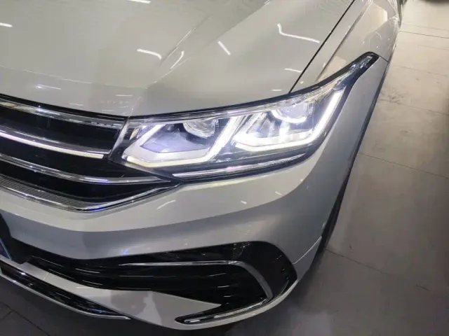 Volkswagen Tiguan L — Фото автомобиля 17